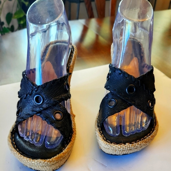 Born Shoes - Born platform rustic style black slide heeled sandals
